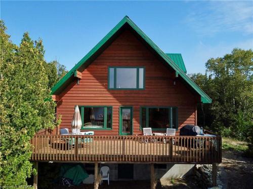 Miller Lake House | Paradise Pines Waterfront BEACHDock