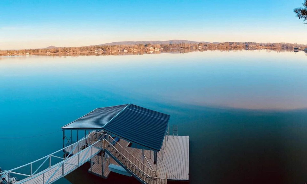 Gadsden House | < Paradise Pointe at the Lake >