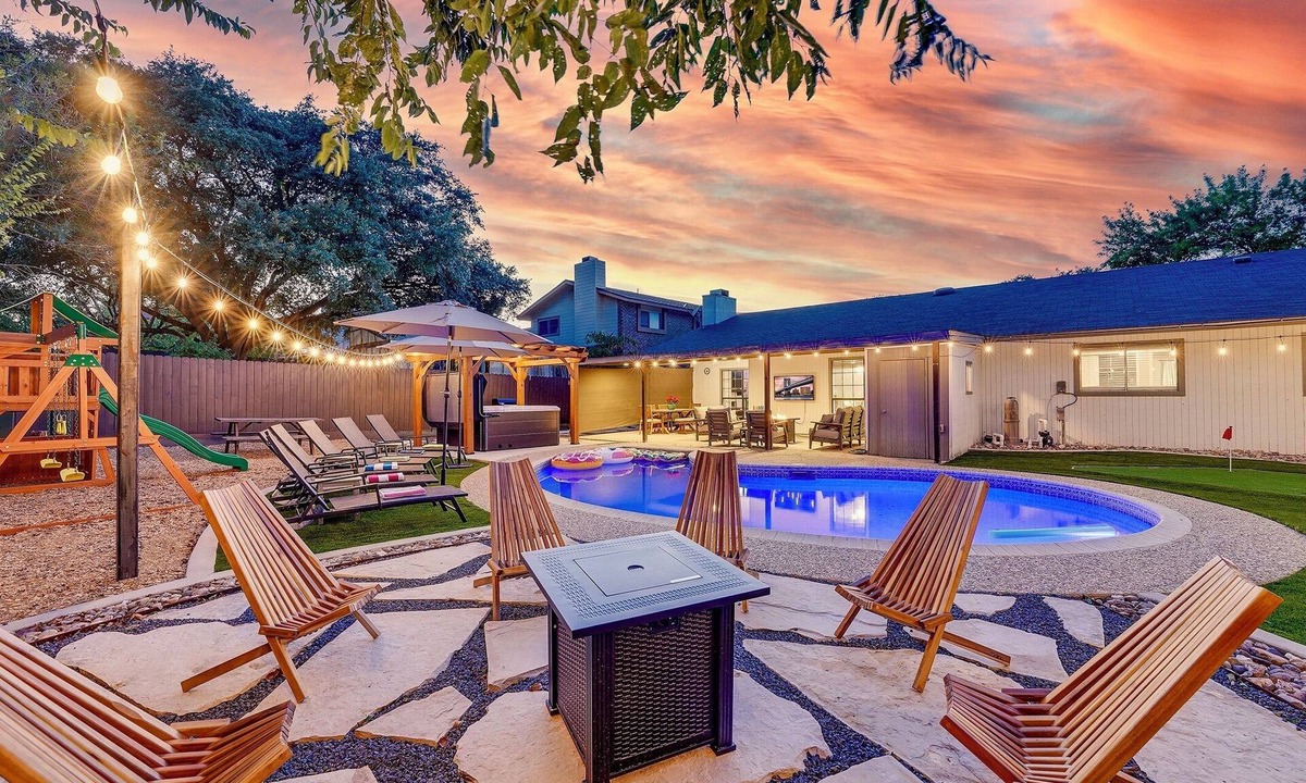 Wetmore House | Paradise Pool, FirePit, HotTub, Mini Golf, BBQ