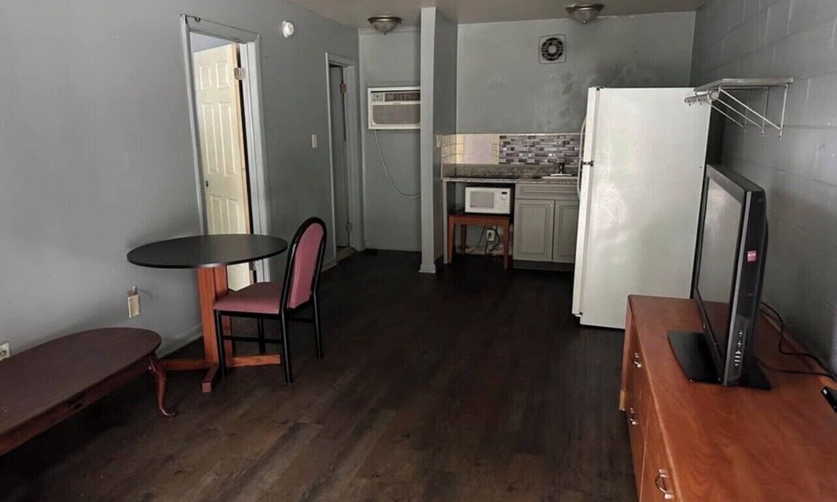 Newport News Hotel | Paradise Suites