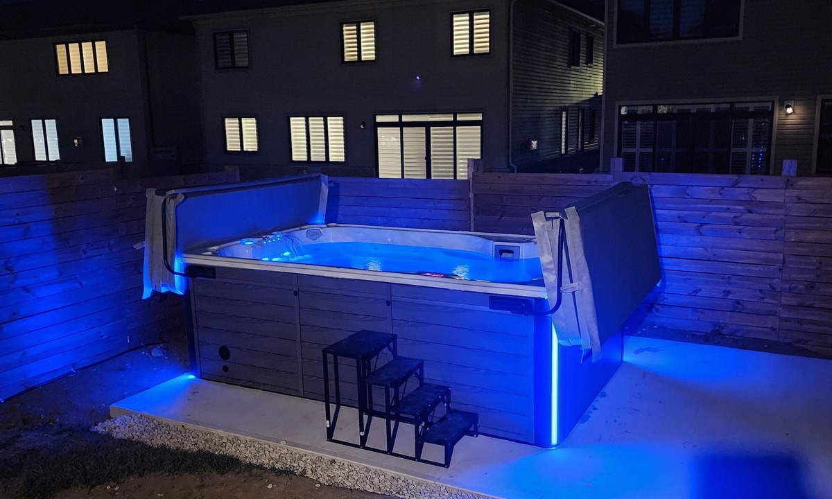 Bowmanville House | PARADISE VILLA 6