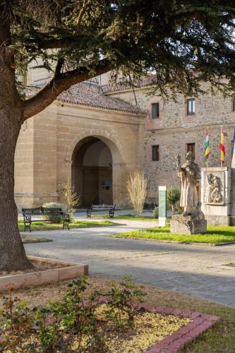 Santo Domingo de la Calzada Hotel | Parador de Sto. Domingo Bernardo de Fresneda