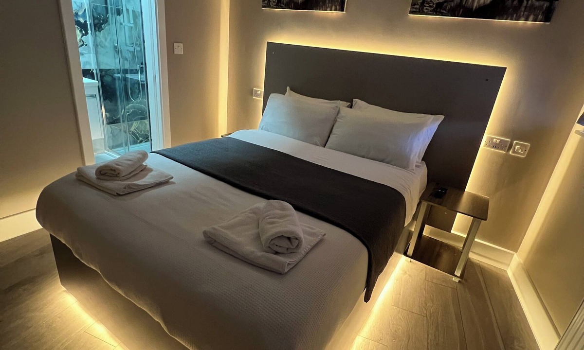 Haselbury Hotel | Paragraph Edmonton