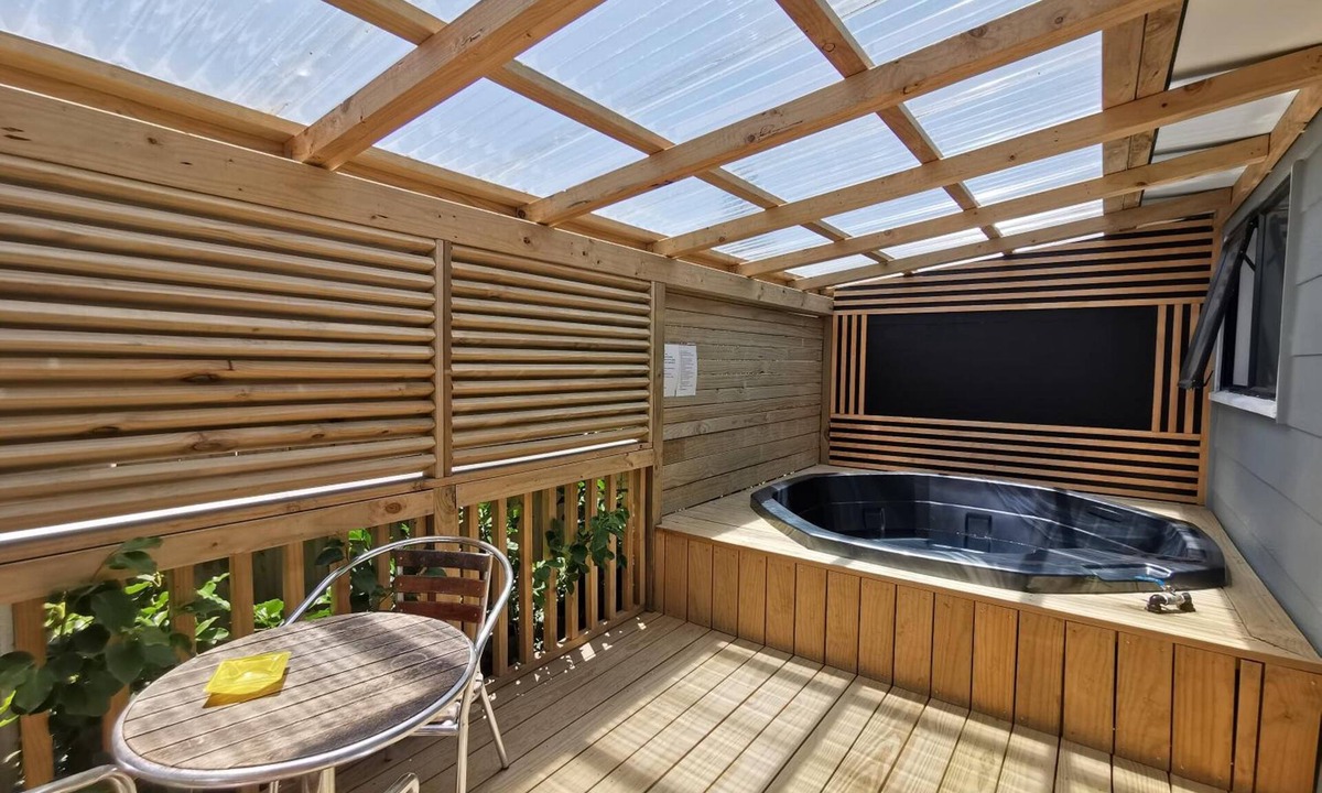 Parakai Hotel | Parakai Geothermal Motel