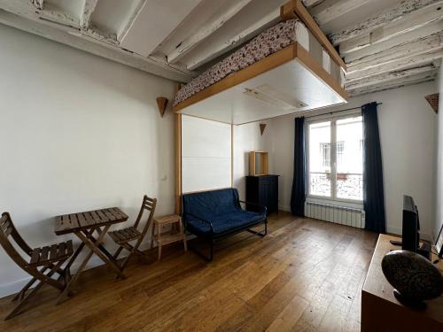 Quartier Saint-Ambroise Apartment | Paris 10e Sainte Marthe Canal Saint Martin 23m2