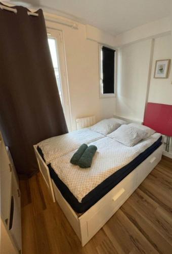 Quartier de la Folie-Mericourt Apartment | Paris 11eme