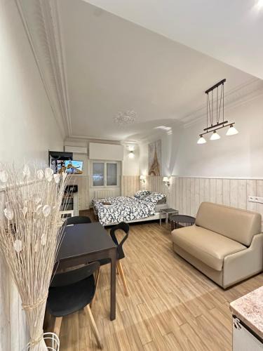 Saint-Lambert Apartment | Paris 15 Studio Ground Floor