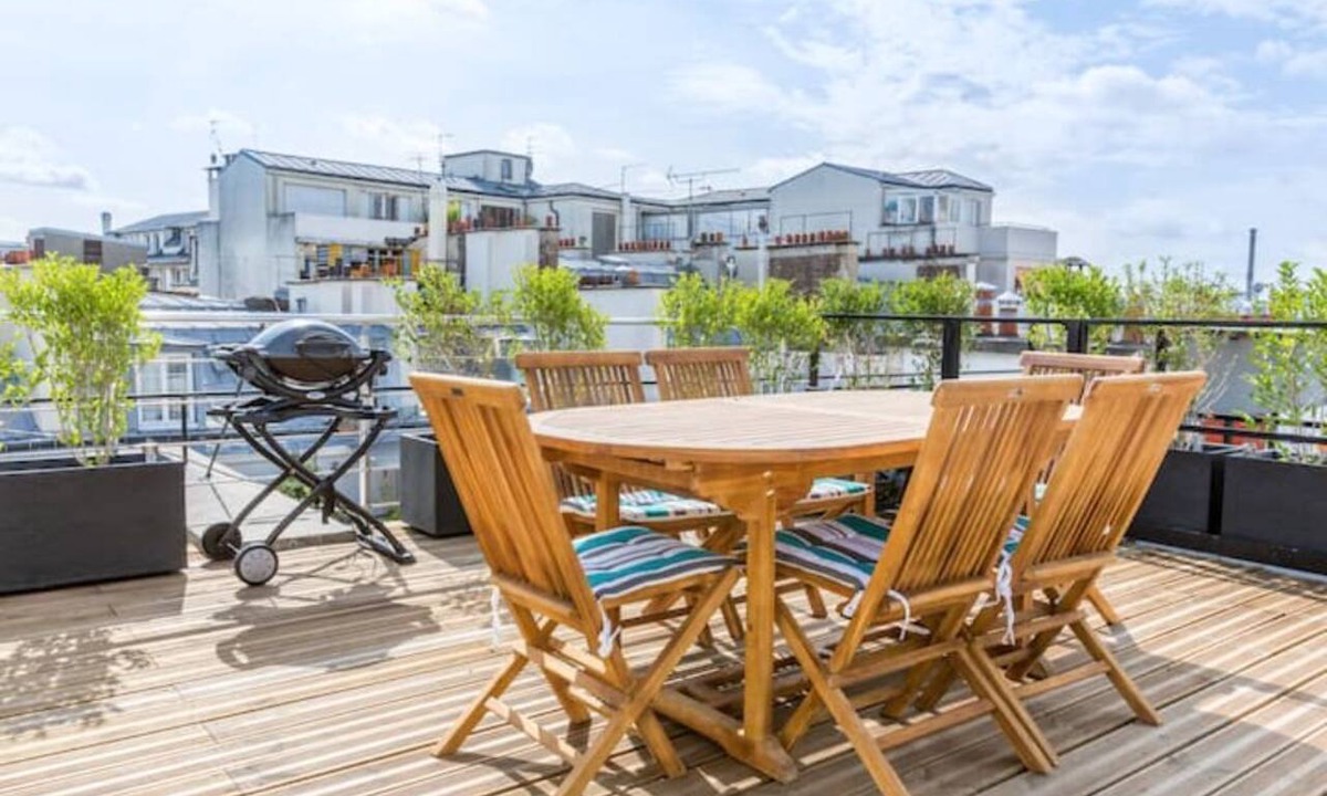 Vivienne Apartment | Paris 2nd Rooftop · 130m² Private Terrace · Eiffel & Sacré-Cœur View · 8p