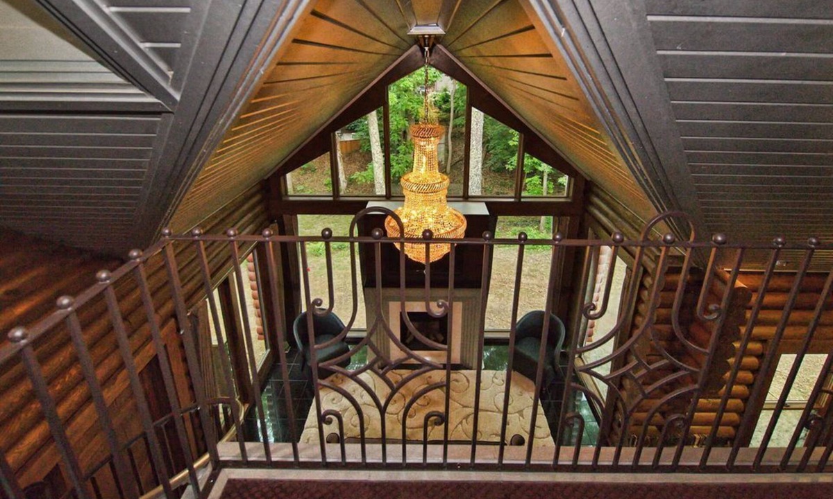 Logan Cabin | Paris Art Deco-Romanic-Opulent-Massage Chair-Sauna-Hot Tub-Kayaks-FireTable