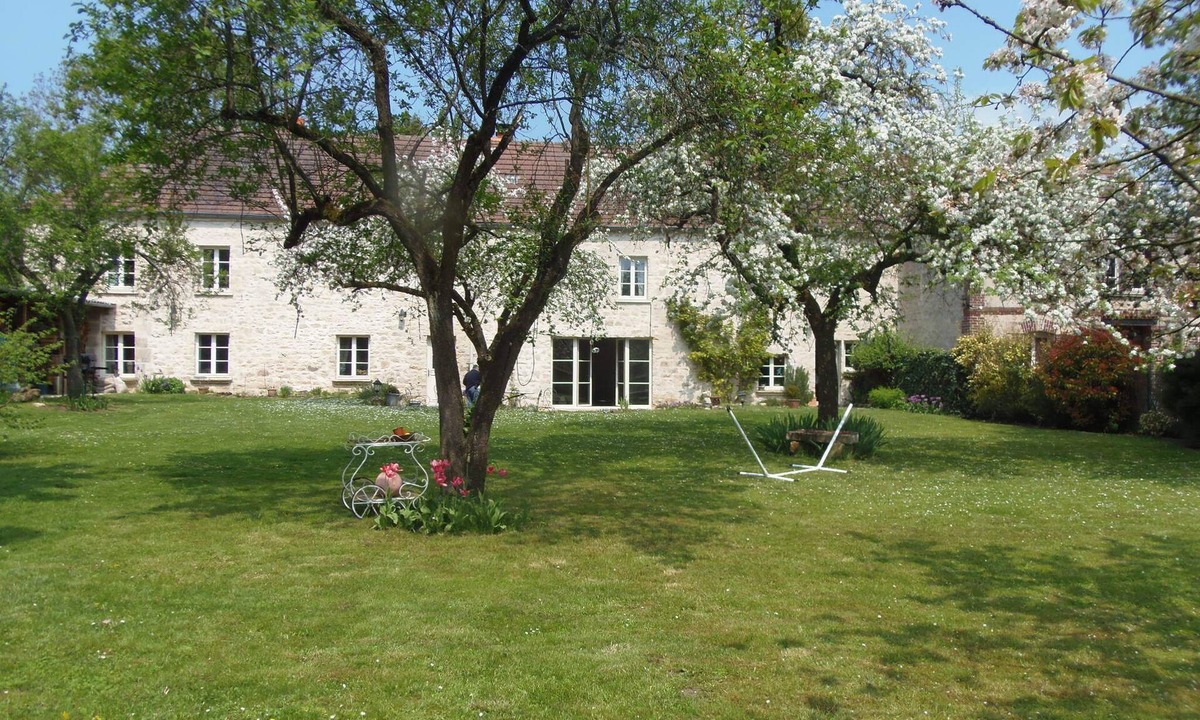 Courteuil House | "Paris'Countryside - Family Spirit"