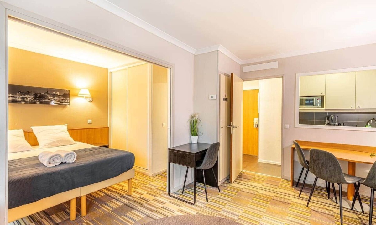 Issy-les-Moulineaux Apartment | Paris Expo Aparthotel Porte de Versailles +Parking