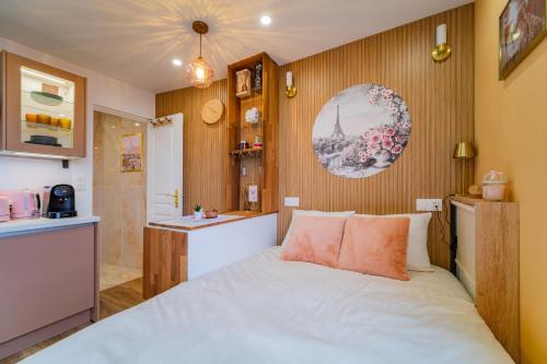 Le Kremlin-Bicetre House | Paris Homestay en Rose