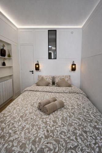 Quartier de la Folie-Mericourt Apartment | Paris Marais lumiere New