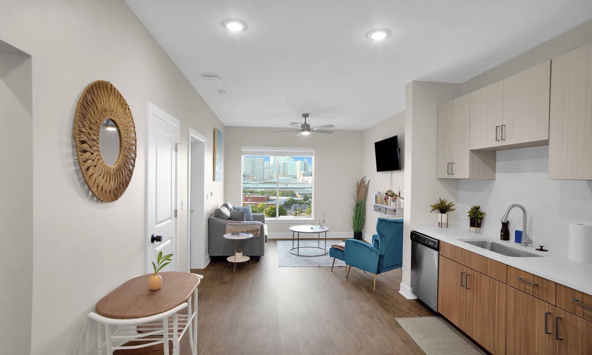 The Gulch Apartment | Paris Nashville W Pool Gym Parking