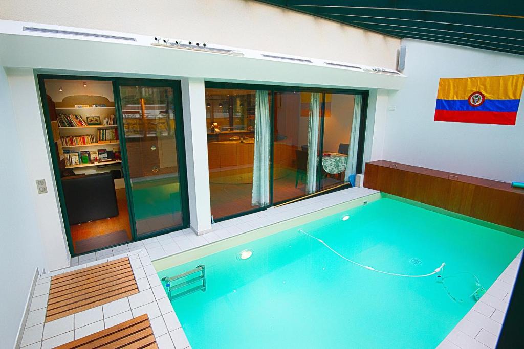 Clignancourt Apartment | Paris-Oasis "Since 2004"