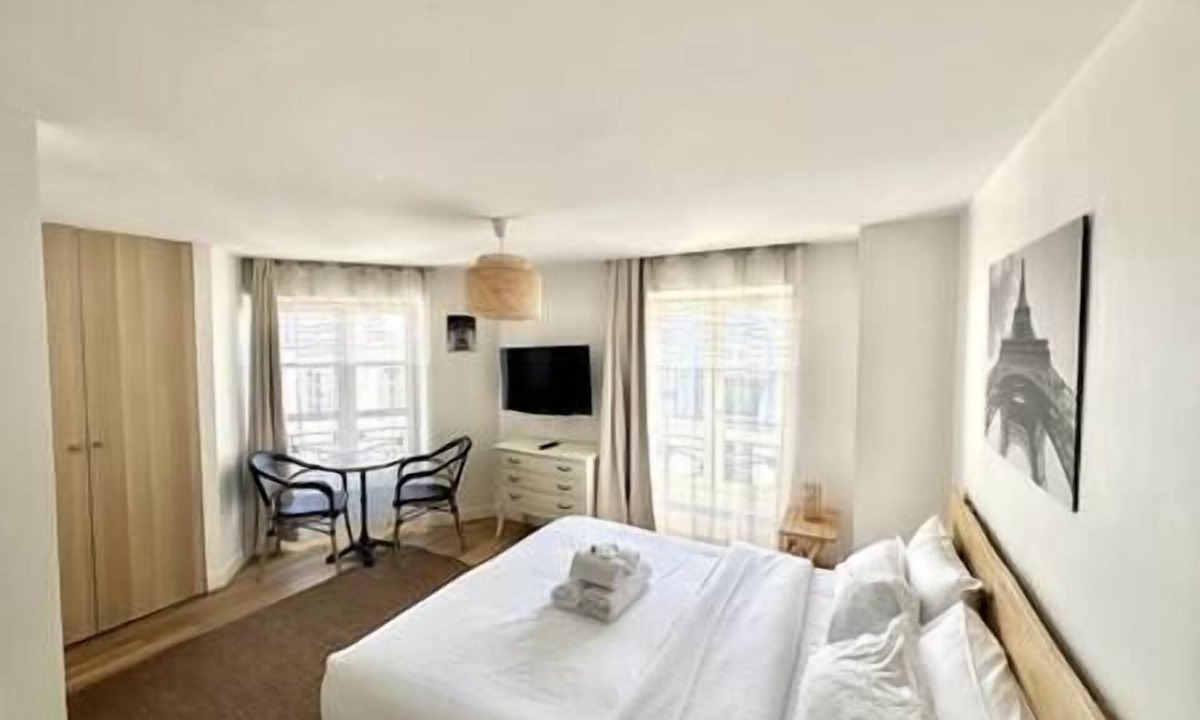 Gaillon Apartment | Paris, Opéra 5.charming Apartment in Paris