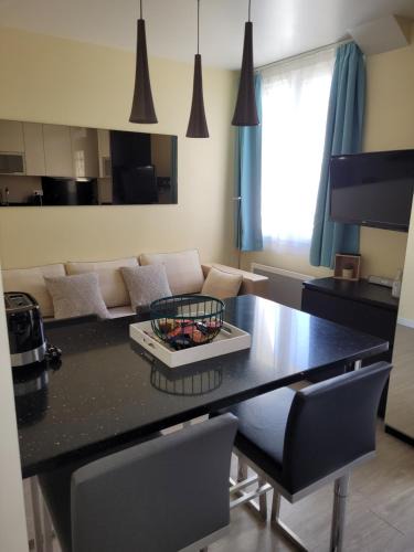 Bagneux Apartment | Paris par métro 4 - RER B - calme - patio privé