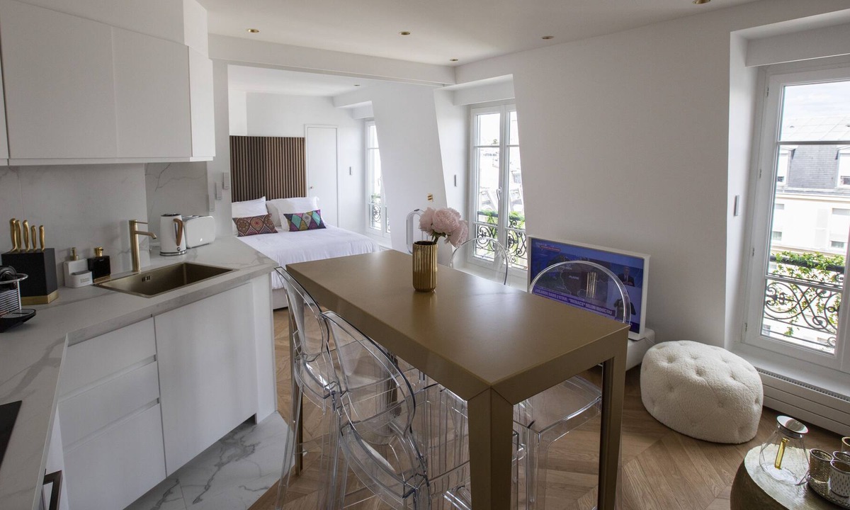 Quartier de la Plaine-de-Monceaux Apartment | Paris Parc Monceau Hotel Suite Flat
