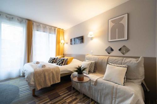 Issy-les-Moulineaux Apartment | Paris Porte de Versailles Cosy Lodge 1 Appart hôtel parking wifi 3 pers