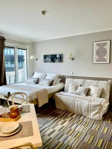 Issy-les-Moulineaux Apartment | Paris Porte de Versailles Cosy Lodge 2 Appart hôtel parking wifi 2 pers