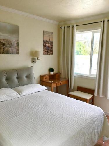 Amazon Apartment | Paris Studio