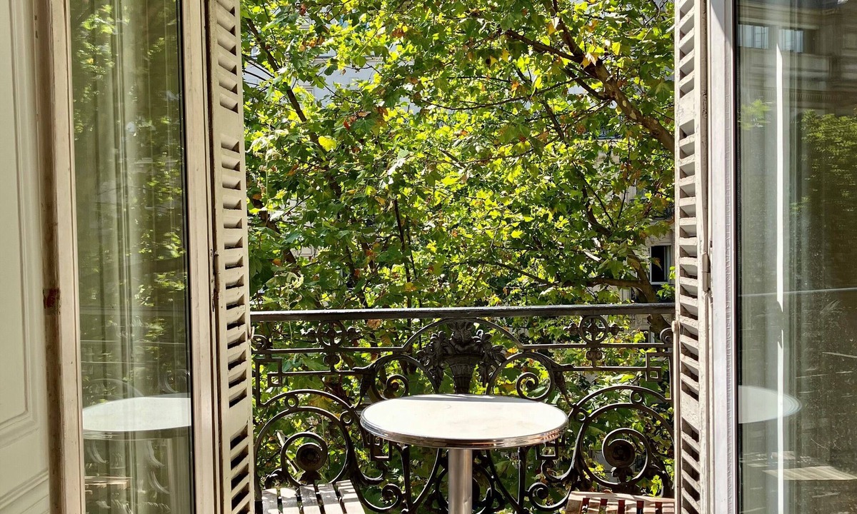 18th Arrondissement Apartment | Parisian apartment at the foot of Montmartre
