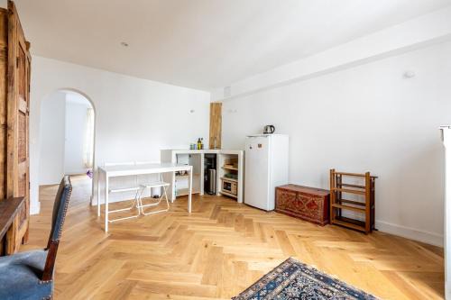 Jardin des plantes Apartment | Parisian apartment in the 5th