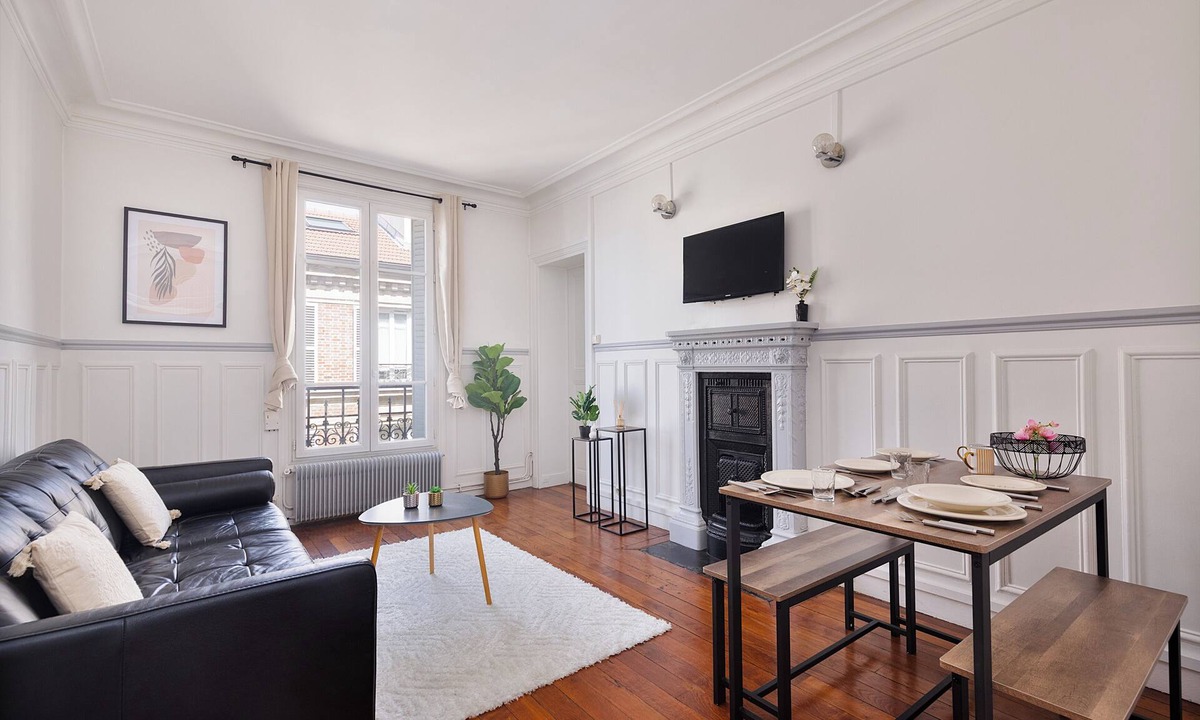 Clichy Apartment | Parisian charm, separate beds, screen and work desk, ideal for families and professionals.