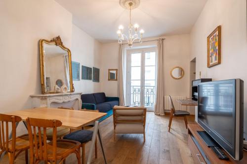 Marais Apartment | Parisian Elegance - Refined 1BD in Le Marais