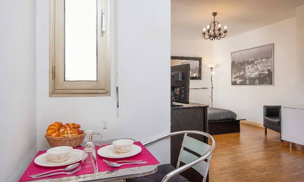 Quartier de l'Horloge Apartment | Parisian Home | Studio | Quartier de l'Horloge