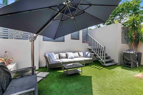 Auchenflower Apartment | Park Avenue 1BR Hideaway King Bd Private Courtyard