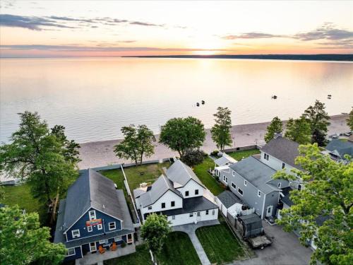 Sylvan Beach House | Park- Entire Home Sleeps 21