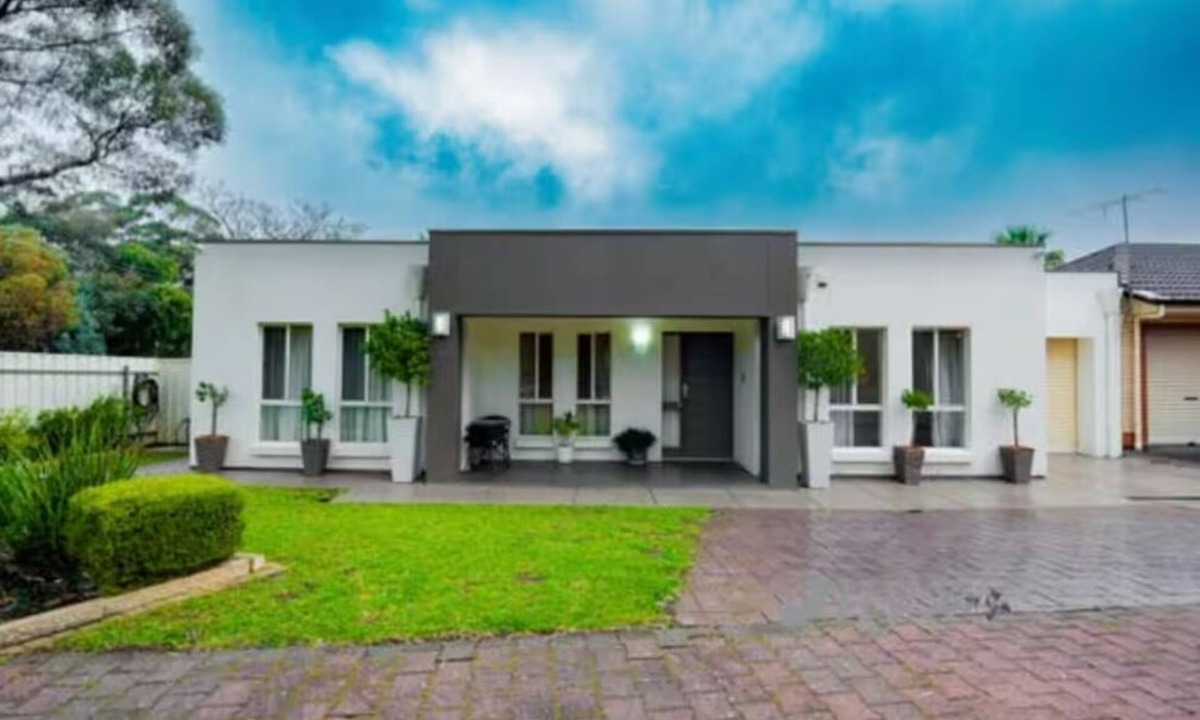 Modbury House | Park facing cozy comfy home - 3 Bedroom