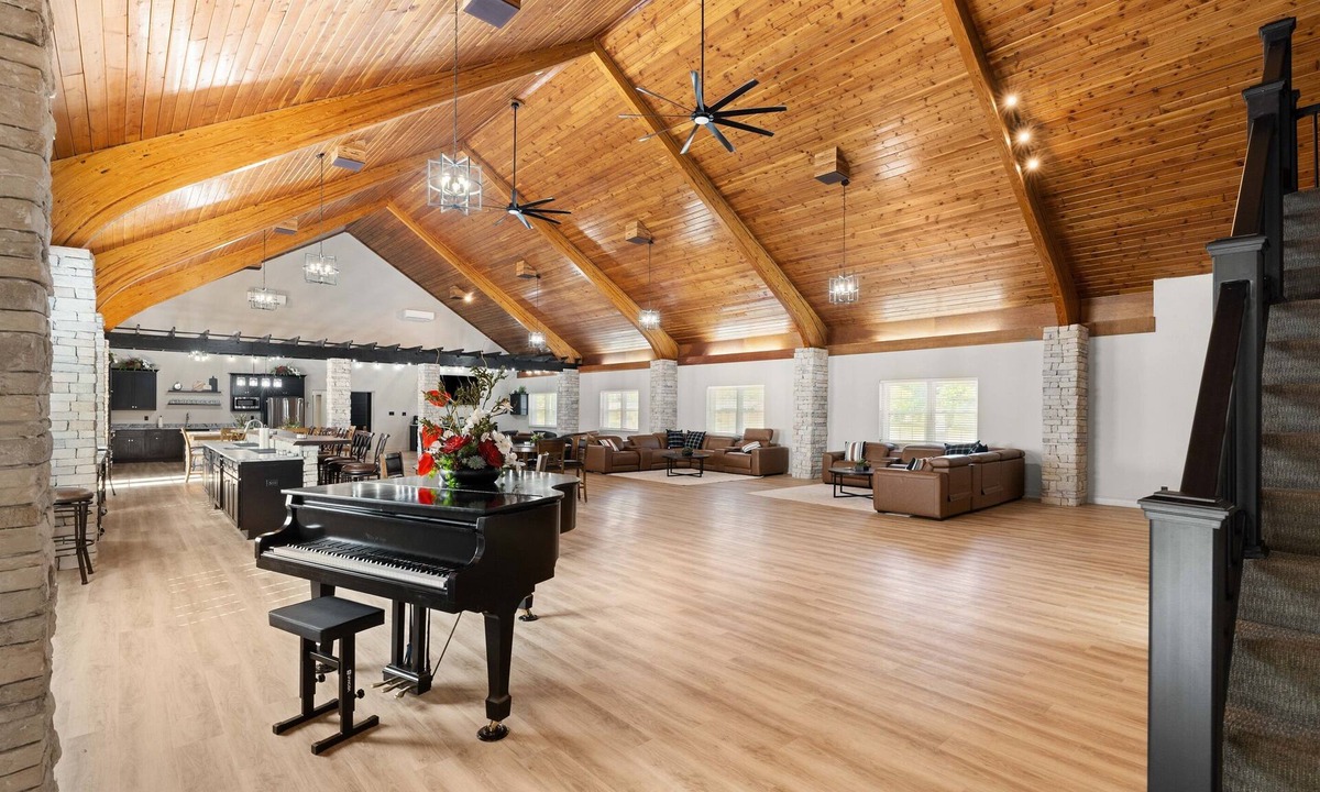 Jeffersonville Cabin | Park Place Lodge - Stay Play Celebrate - Sleeps 34