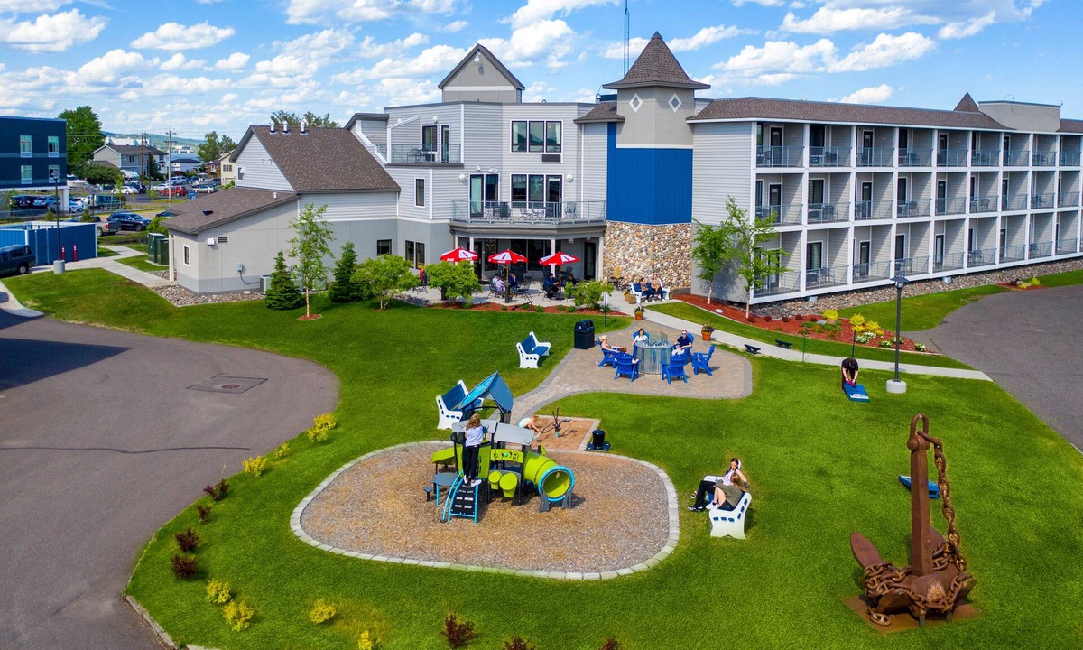 Park Point Hotel | Park Point Marina Inn
