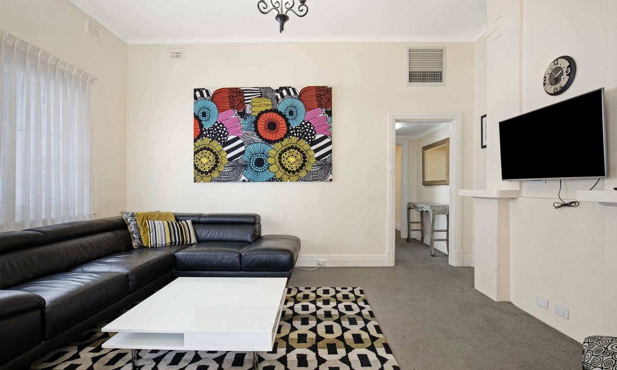 Glenelg Apartment | Park View 'Elysian' WIFI + Netflix