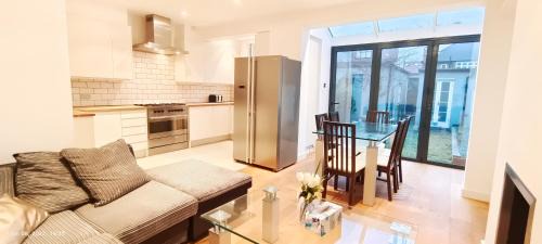 North Acton Villa | Park View Garden