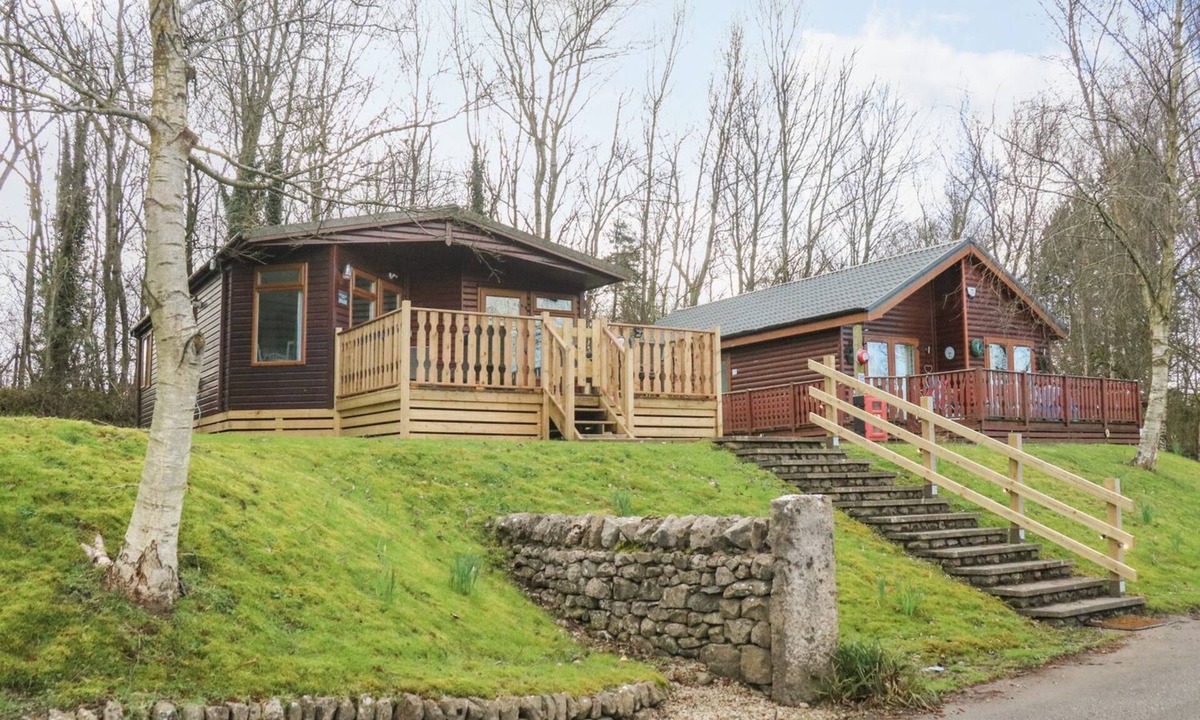 Warton Cottage | PARK VIEW LODGE, ARNSIDE 7, pet friendly, with pool in Carnforth