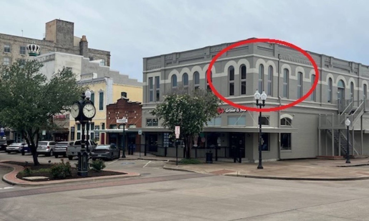Downtown Apartment | Parker101:Downtown Bryan on Main St, King Bed