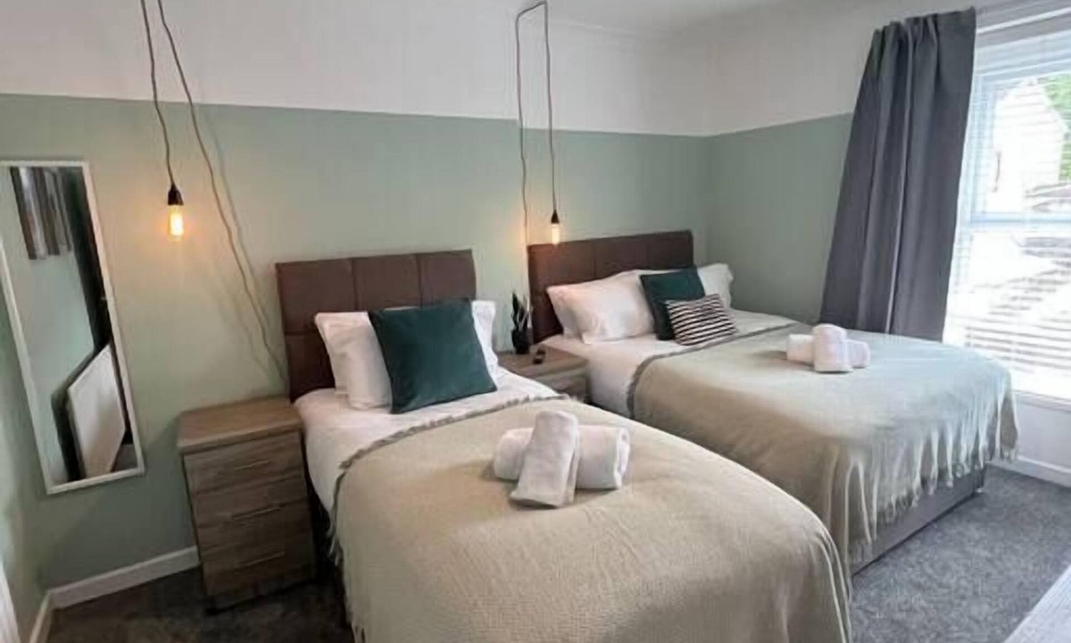 Margam Apartment | Parking 2 Baths Garden + Dining Area