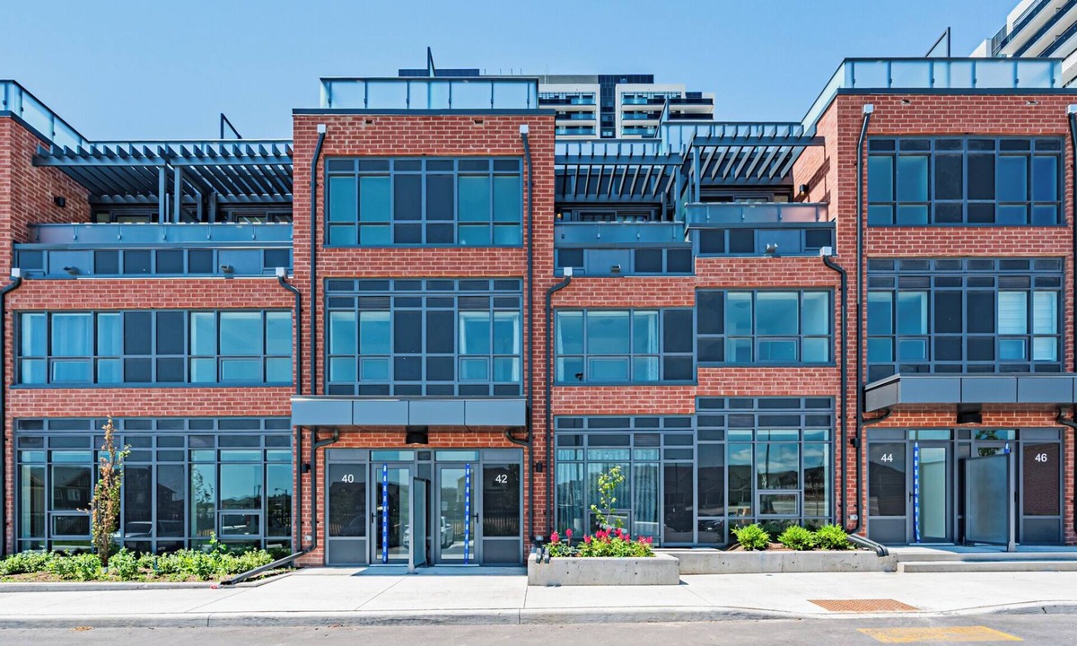 Oshawa House | Parking! 4BR Town, Costco, Durham College, Oshawa