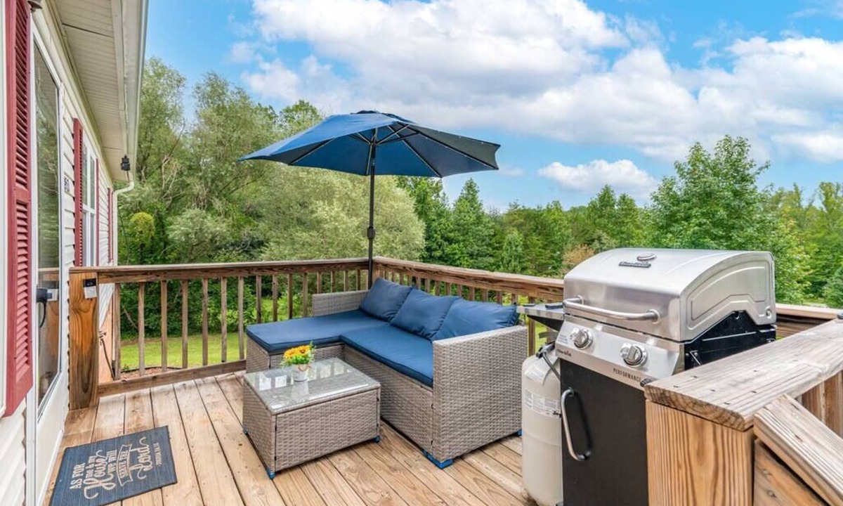 Madison House | Parking for 75+ Travel Workers Welcome