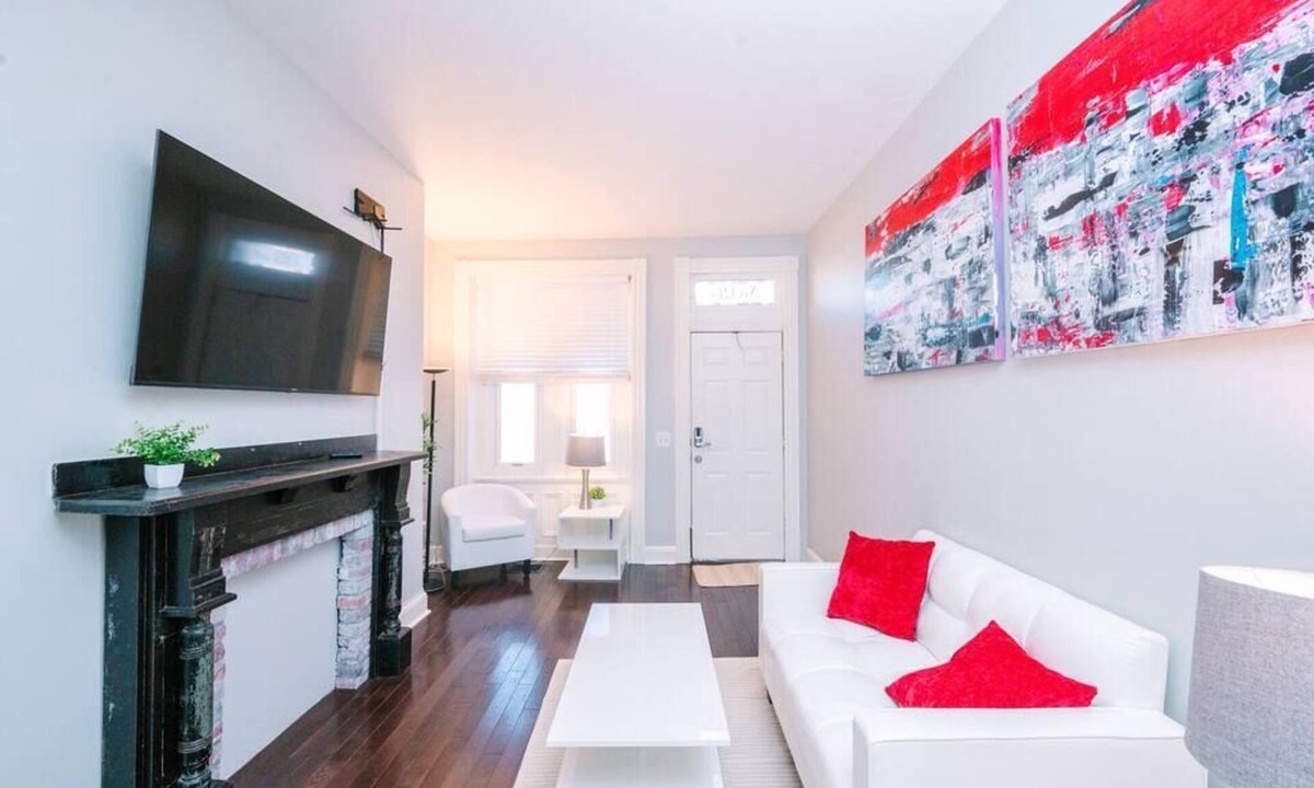 Manchester Apartment | Parking - Laundry - Convenient