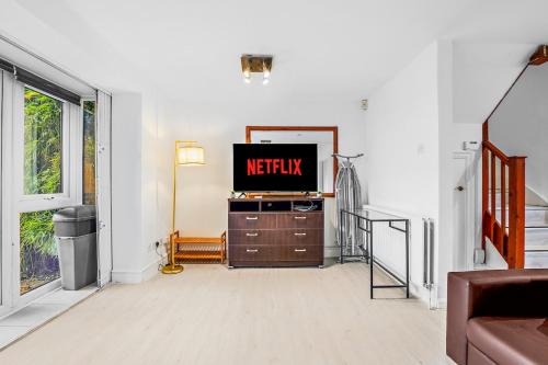 Parsons Green and Walham House | Parking Outside Terrace Balcony Fulham ST