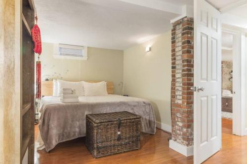 Prudential - St. Botolph Apartment | Parking - Private Entrance - King Beds