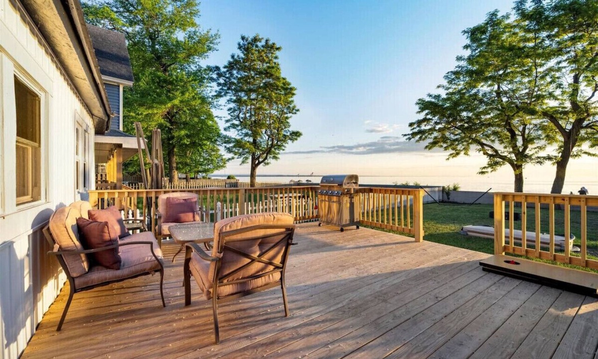 Sylvan Beach House | Parks Slice Heaven | 2BR Waterfront| with Hot tub