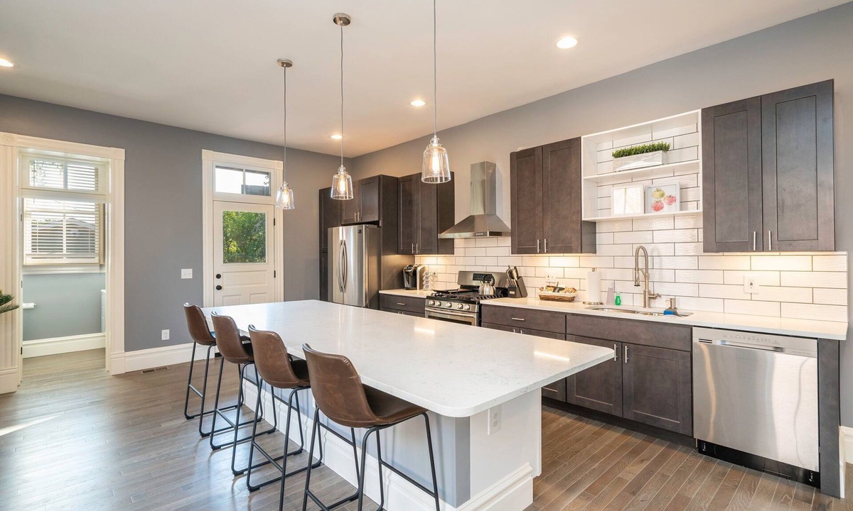 St. Louis House | Parkside Comfort | JZ Vacation Rentals