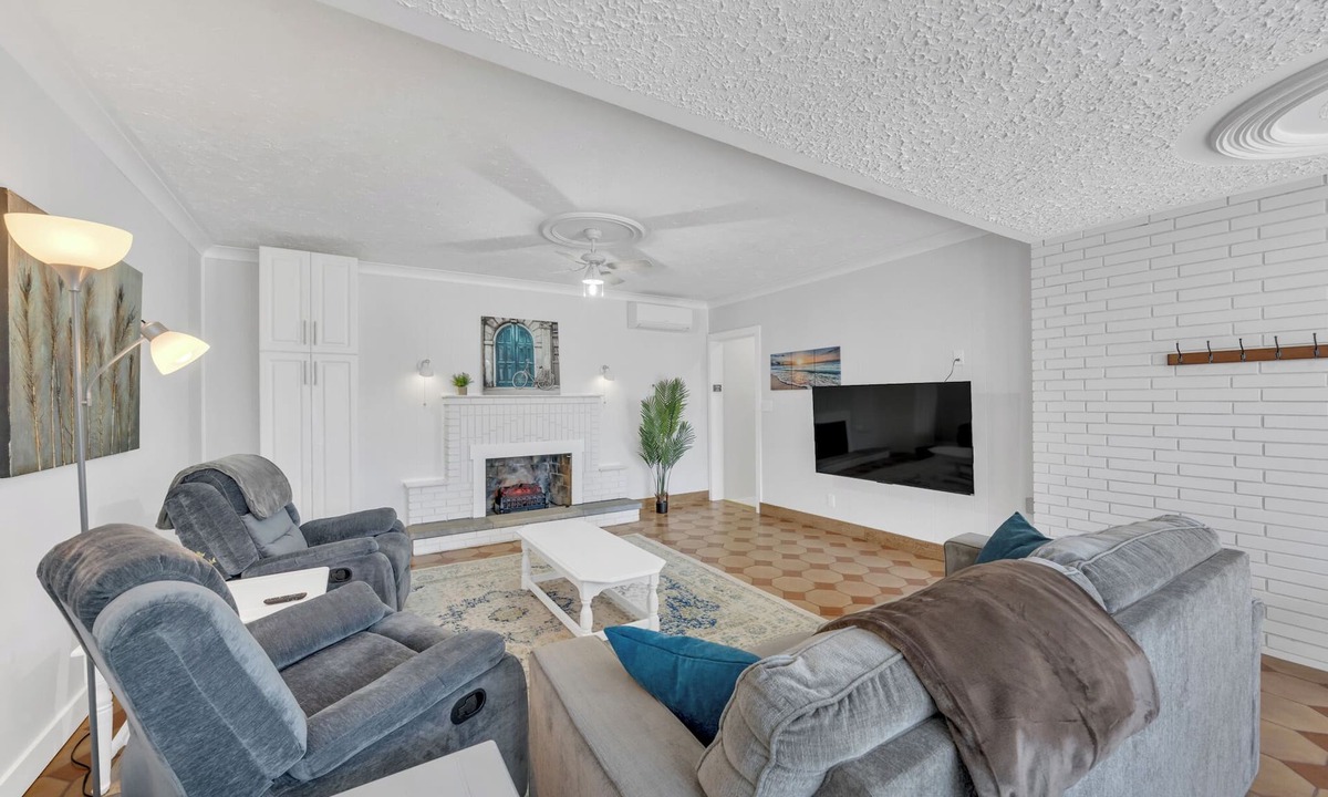 Ruthven Apartment | Parkside Flat #5 - Seacliff Beach Suites