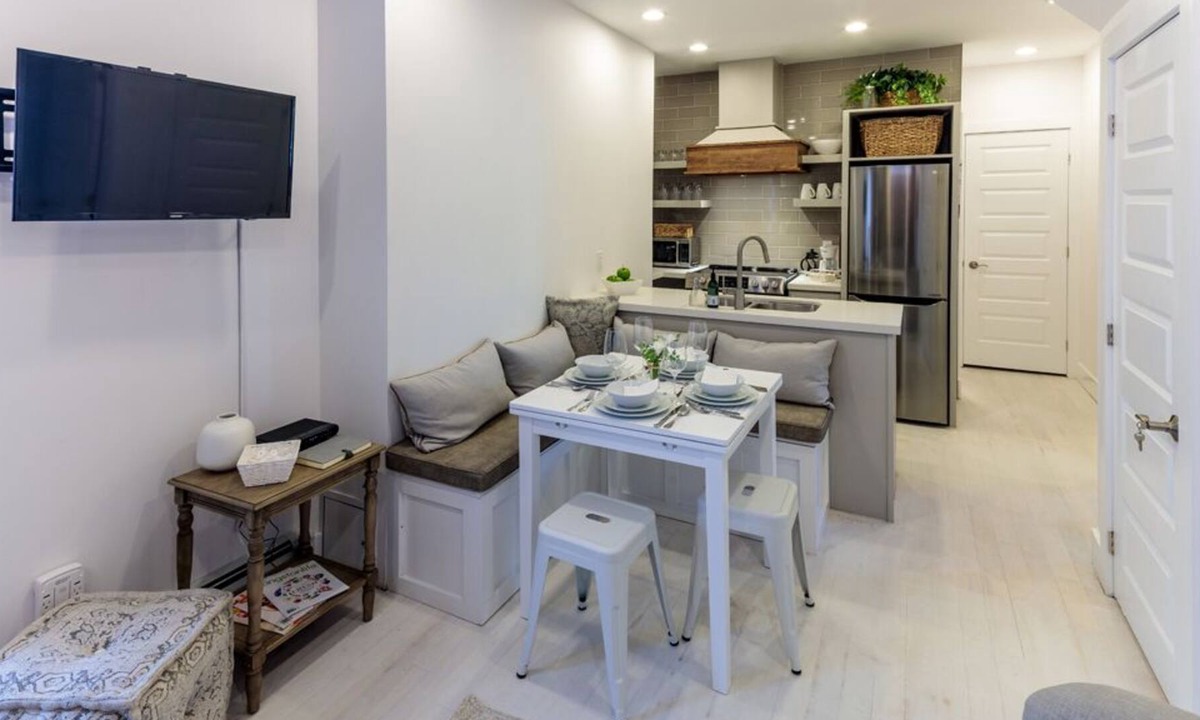 Inner Harbour Apartment | Parkside Getaway in Downtown Kingston