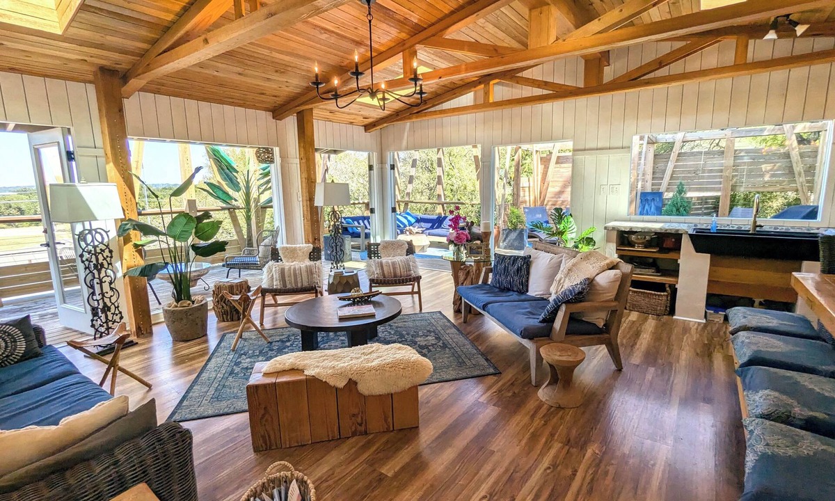 Barton Hills House | Parkside Penthouse-Epic POOL+Kayak+SUP+Lake+River+SWIM+HIKE+BIKE=City